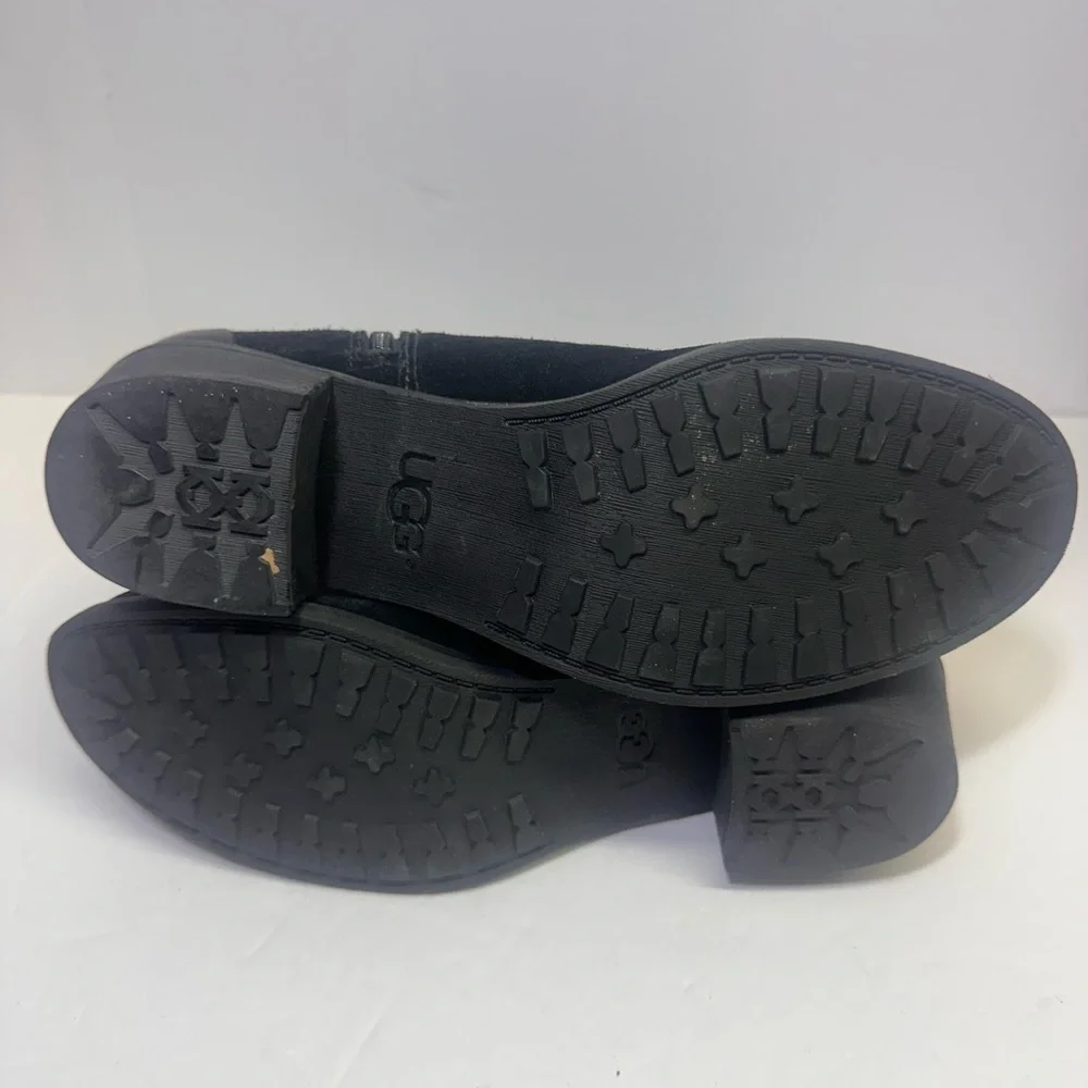UGG elegant black